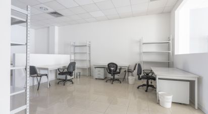 Negozio / locale commerciale di 161 m² in Loreto (60025)