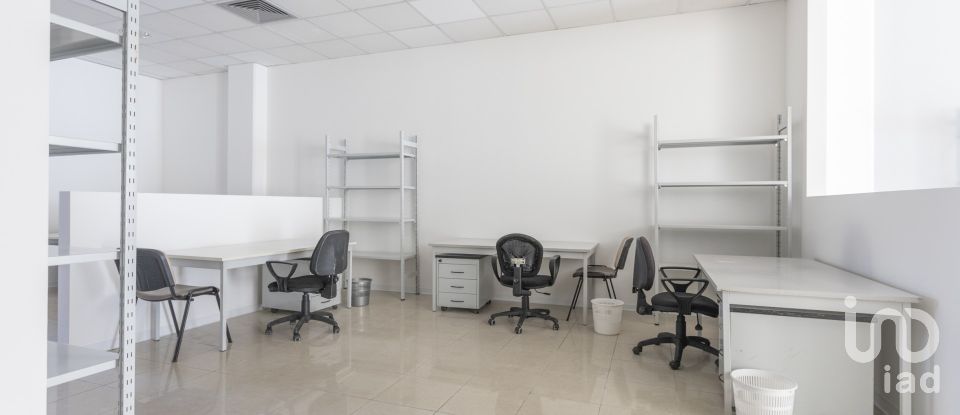 Negozio / locale commerciale di 161 m² in Loreto (60025)