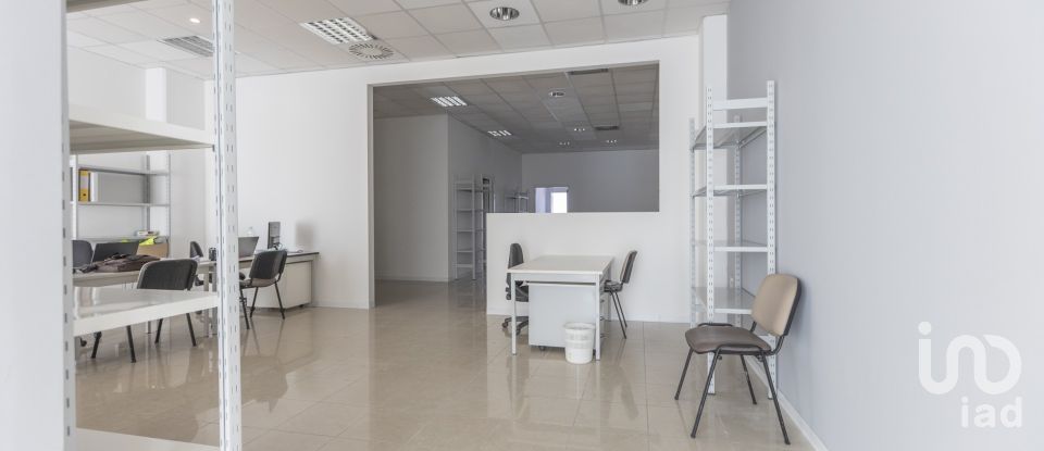 Negozio / locale commerciale di 161 m² in Loreto (60025)