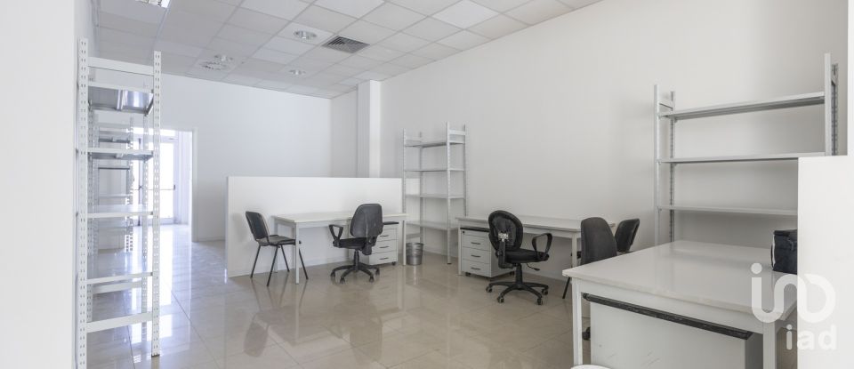 Negozio / locale commerciale di 161 m² in Loreto (60025)