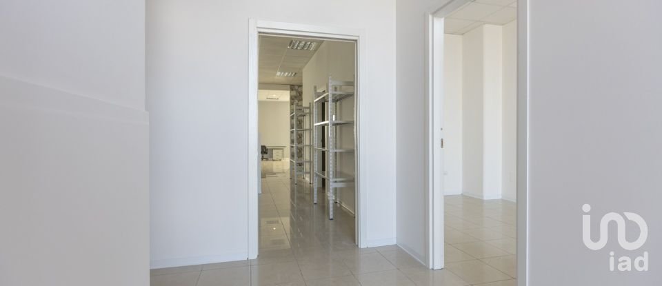 Negozio / locale commerciale di 161 m² in Loreto (60025)