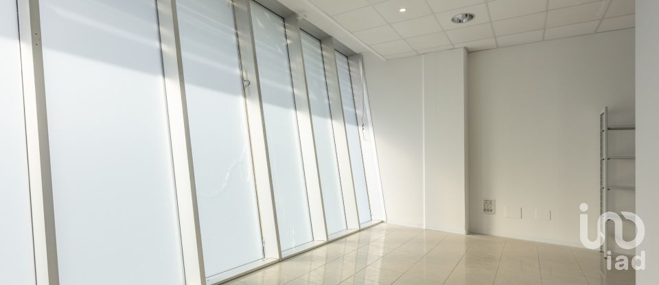 Negozio / locale commerciale di 161 m² in Loreto (60025)