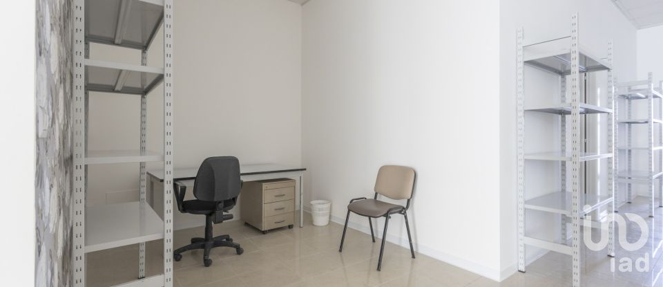Negozio / locale commerciale di 161 m² in Loreto (60025)
