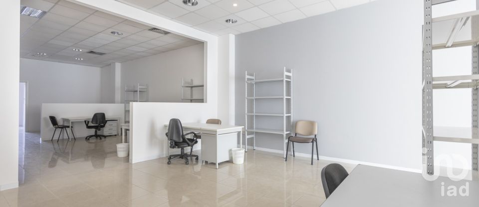 Negozio / locale commerciale di 161 m² in Loreto (60025)