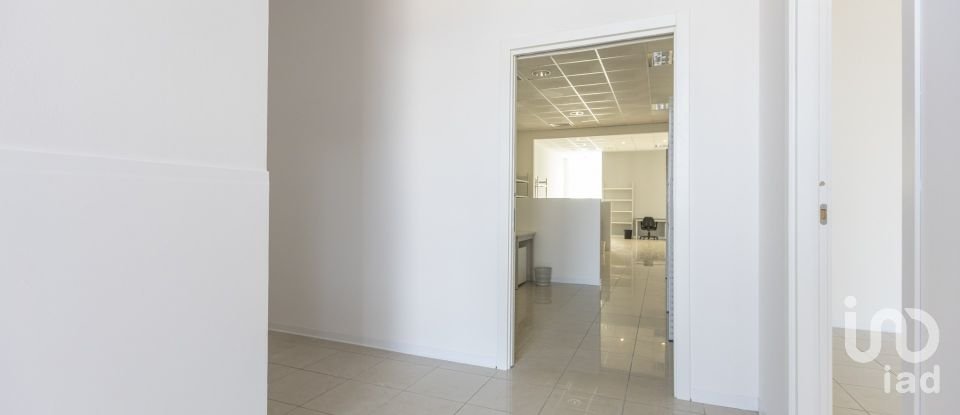 Negozio / locale commerciale di 161 m² in Loreto (60025)