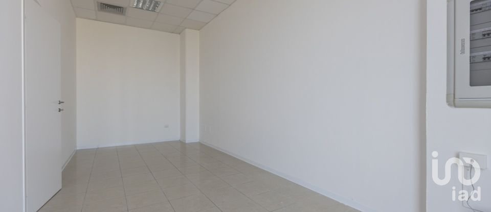 Negozio / locale commerciale di 161 m² in Loreto (60025)