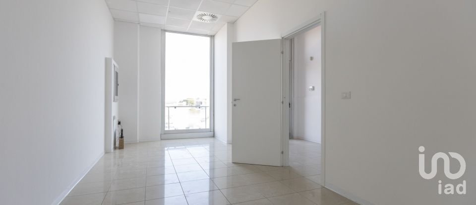 Negozio / locale commerciale di 161 m² in Loreto (60025)