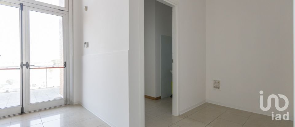 Negozio / locale commerciale di 161 m² in Loreto (60025)