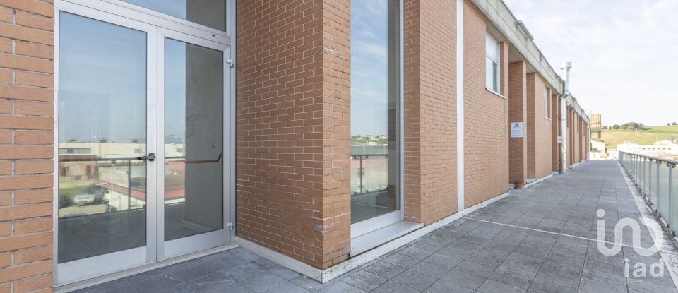 Negozio / locale commerciale di 161 m² in Loreto (60025)