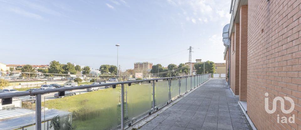 Negozio / locale commerciale di 161 m² in Loreto (60025)