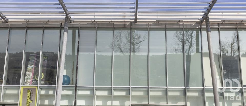 Negozio / locale commerciale di 161 m² in Loreto (60025)