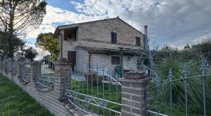 Casa indipendente / Villa 5 locali di 270 m² in Macerata (62100)