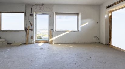 Villa Bifamiliare 8 locali di 250 m² in Montegranaro (63812)