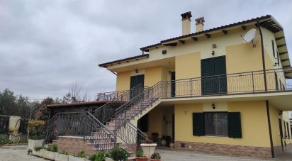 Casale 14 locali di 270 m² in Cugnoli (65020)