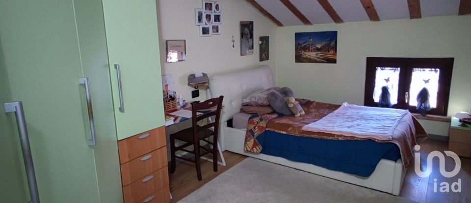 Casa indipendente / Villa 11 locali di 150 m² in Pieve d'Olmi (26040)