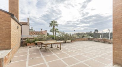 Casale 10 locali di 434 m² in Grottammare (63066)