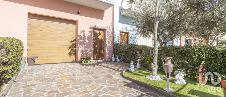 Casa indipendente / Villa 5 locali di 167 m² in Castelfidardo (60022)