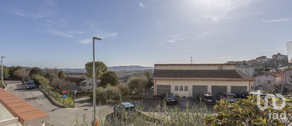 Casa indipendente / Villa 5 locali di 167 m² in Castelfidardo (60022)