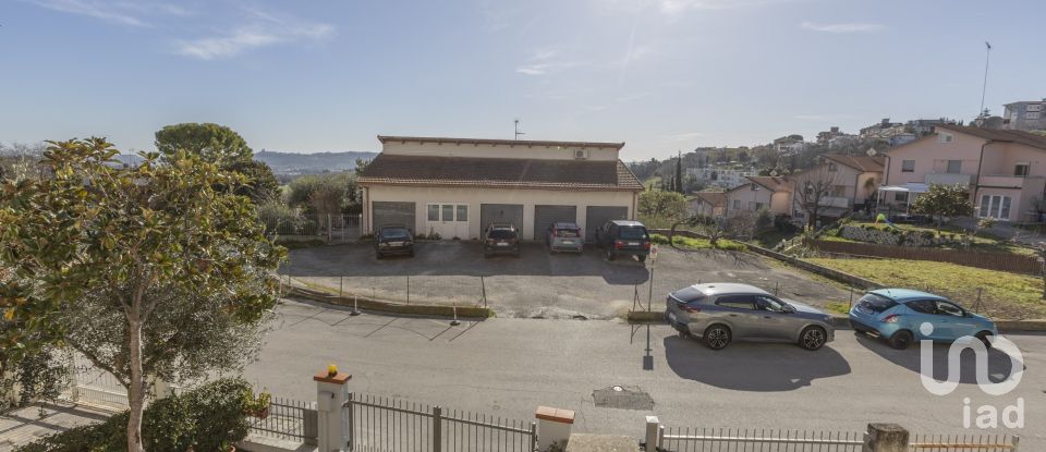 Casa indipendente / Villa 5 locali di 167 m² in Castelfidardo (60022)