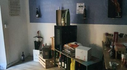Negozio / locale commerciale di 26 m² in Genova (16143)