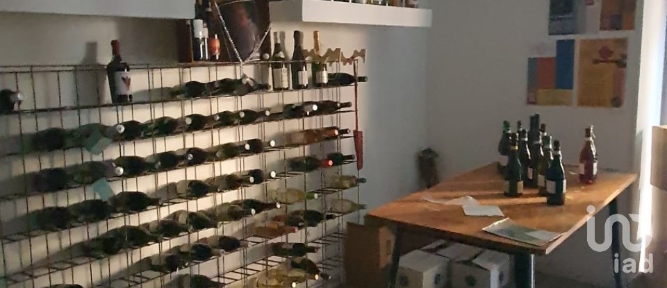 Negozio / locale commerciale di 26 m² in Genova (16143)