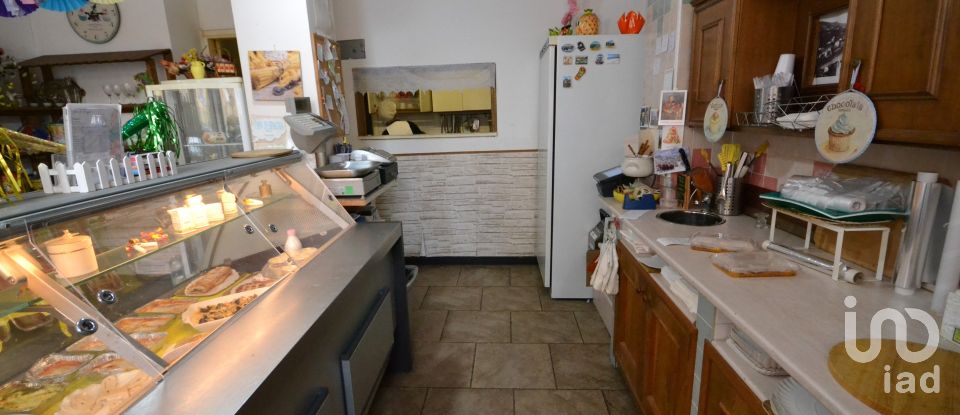 Attività locali di 45 m² in Genova (16138)