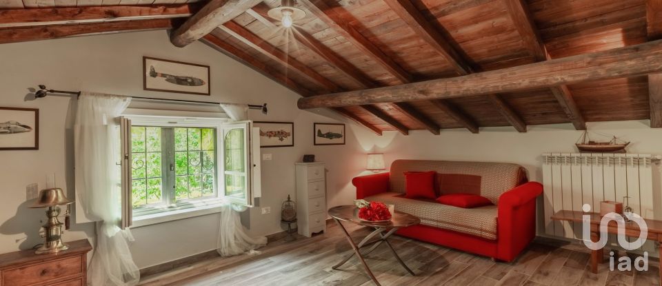 Farm 11 rooms of 320 m² in Capranica (01012)