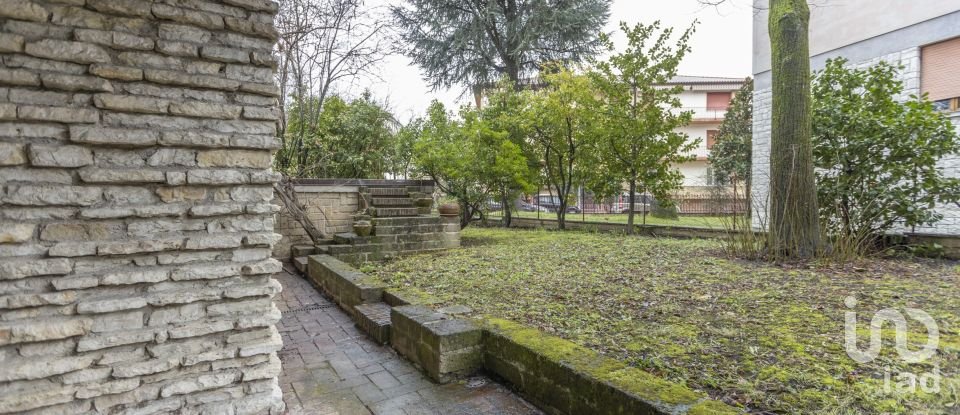 Appartamento 9 locali di 241 m² a Matelica (62024)