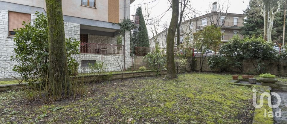 Appartamento 9 locali di 241 m² a Matelica (62024)