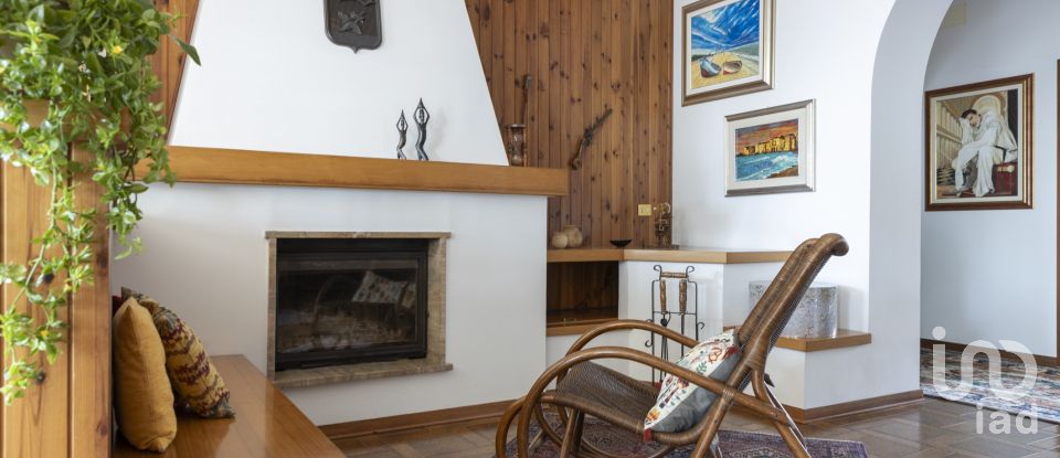 Immobile di prestigio 35 locali di 1.000 m² a Castelfidardo (60022)