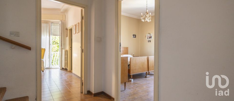 Casa indipendente / Villa 15 locali di 356 m² in Osimo (60027)