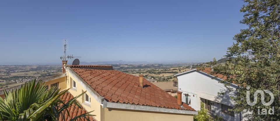 Casa indipendente / Villa 15 locali di 356 m² in Osimo (60027)