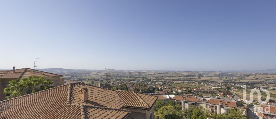 Casa indipendente / Villa 15 locali di 356 m² in Osimo (60027)