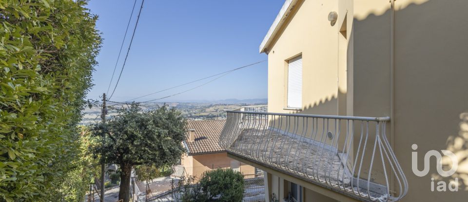 Casa indipendente / Villa 15 locali di 356 m² in Osimo (60027)