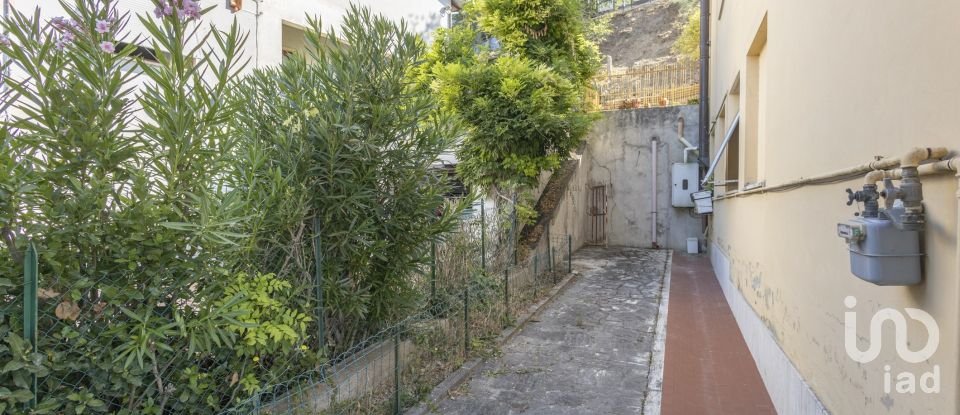 Casa indipendente / Villa 15 locali di 356 m² in Osimo (60027)