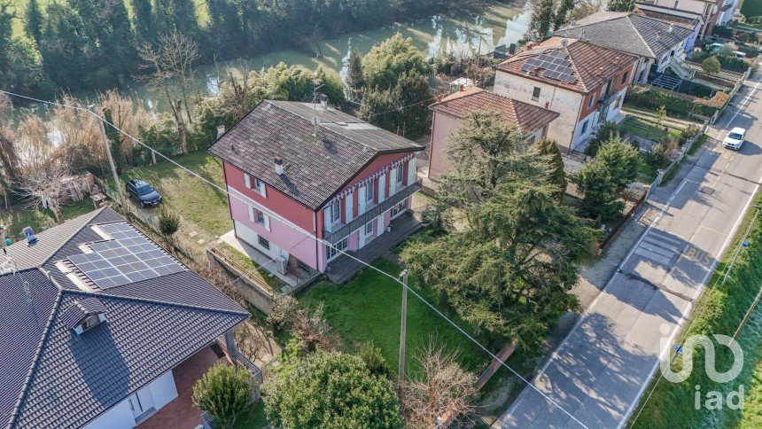 Casa indipendente / Villa 11 locali di 300 m² in Ferrara (44124)