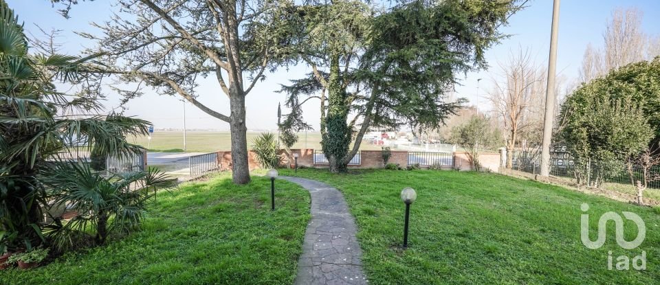 Casa indipendente / Villa 11 locali di 300 m² in Ferrara (44124)