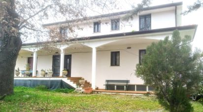 Casa indipendente / Villa 4 locali di 300 m² in Roccascalegna (66040)