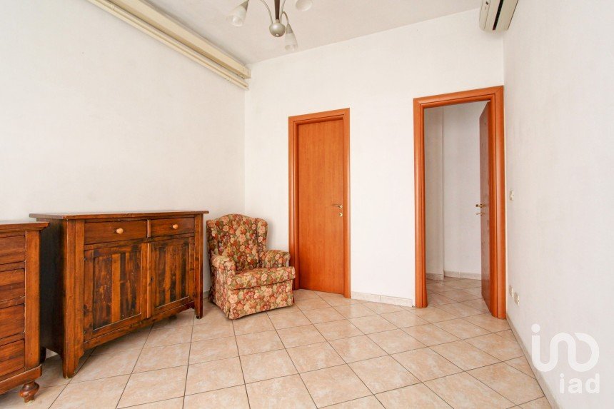 Negozio / locale commerciale di 18 m² in Roma (00179)