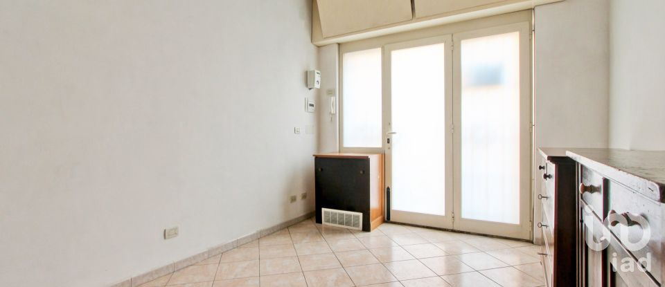 Negozio / locale commerciale di 18 m² in Roma (00179)