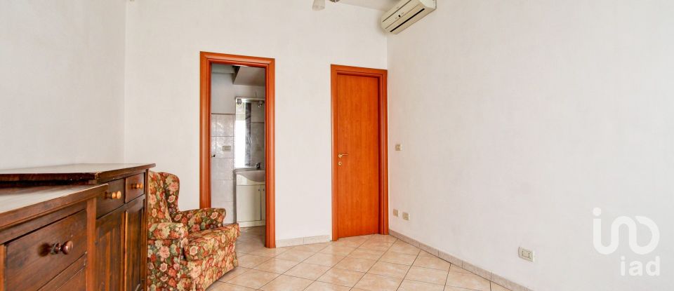 Negozio / locale commerciale di 18 m² in Roma (00179)