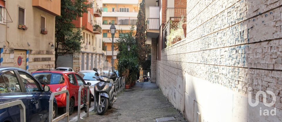Negozio / locale commerciale di 18 m² in Roma (00179)