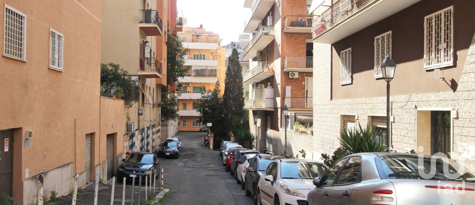 Negozio / locale commerciale di 18 m² in Roma (00179)