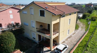 Casa indipendente 3 locali di 303 m² in Fermo (63900)