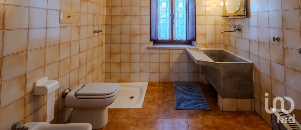 Casa indipendente 7 locali di 275 m² in Castiglione delle Stiviere (46043)