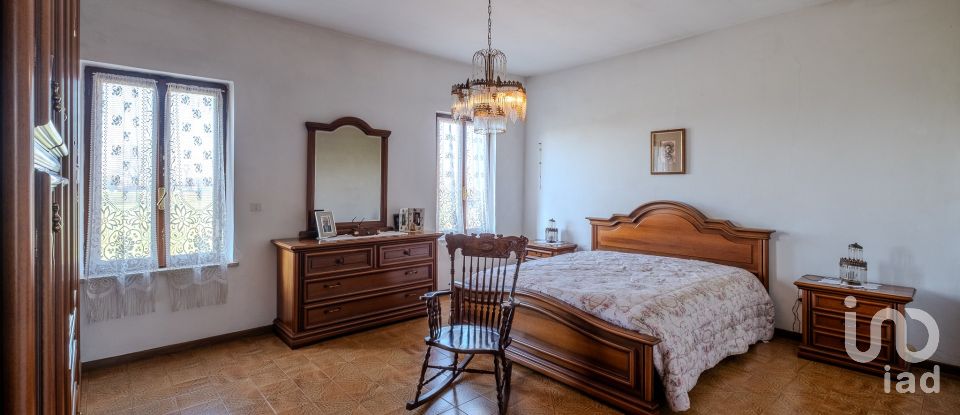Casa indipendente 7 locali di 275 m² in Castiglione delle Stiviere (46043)