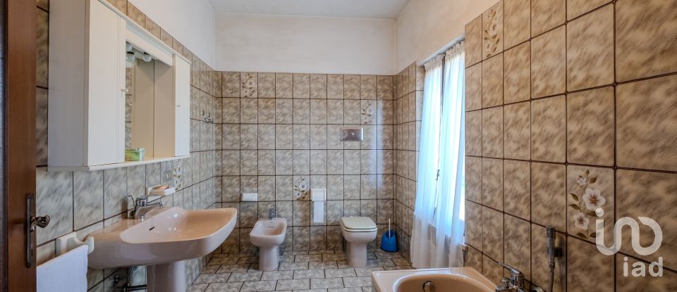 Casa indipendente 7 locali di 275 m² in Castiglione delle Stiviere (46043)