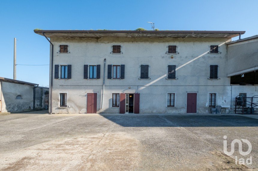 Casa indipendente 7 locali di 275 m² in Castiglione delle Stiviere (46043)