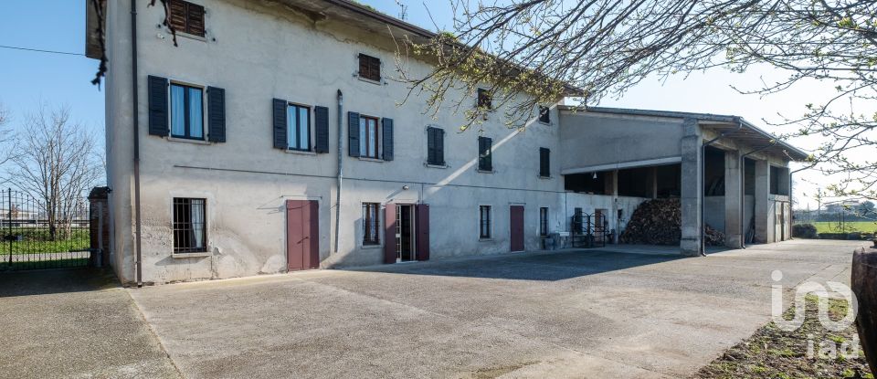 Casa indipendente 7 locali di 275 m² in Castiglione delle Stiviere (46043)