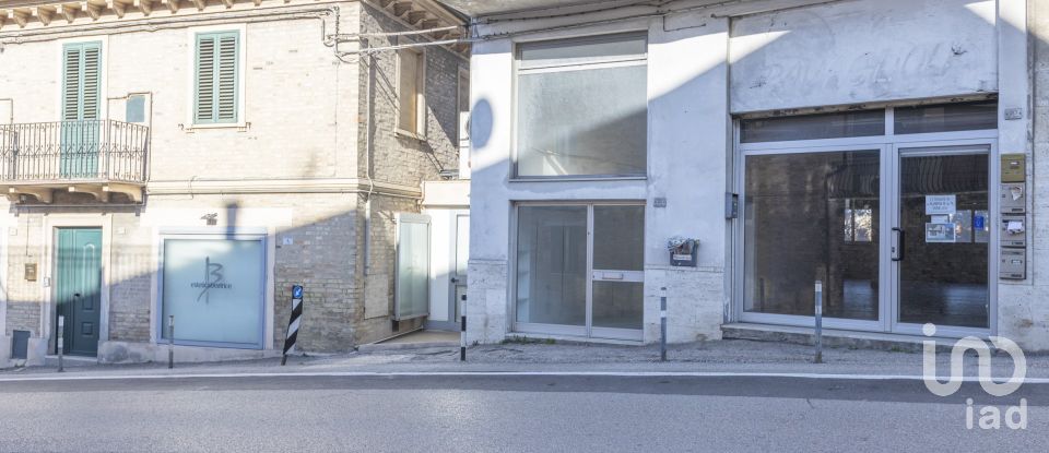 Negozio / locale commerciale di 137 m² in Osimo (60027)